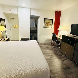 Zimmer mit Kingsize-Bett